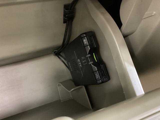 アトレーワゴン カスタムターボR CDオーディオ ETC 電動格納ミラー CDオーディオ ETC 電動格納ミラー シガーソケット ドアバイザー カーペットマット オートエアコン スペアタイヤ 両側スライドドア 13インチアルミホイール 安全ボディ デュアルエアバッグ(3枚目)