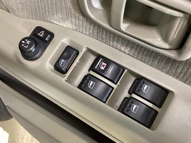 アトレーワゴン カスタムターボR CDオーディオ ETC 電動格納ミラー CDオーディオ ETC 電動格納ミラー シガーソケット ドアバイザー カーペットマット オートエアコン スペアタイヤ 両側スライドドア 13インチアルミホイール 安全ボディ デュアルエアバッグ(38枚目)