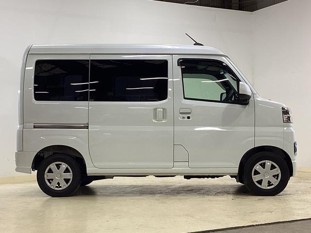 ハイゼットカーゴ クルーズ　ディスプレイオーディオ　バックカメラ　地デジ　ディスプレイオーディオ　フルセグチューナー　バックカメラ　プッシュボタンエンジンスタート　ＬＥＤヘッドライト　コーナーセンサー　マニュアルエアコン　オートライト　スマートアシスト　ホイールキャップ（12枚目）