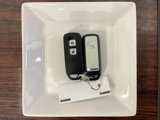 N-ONE プレミアム・Lパッケージ ワンオーナー バックカメラ ETC ワンオーナー 純正ナビ バックカメラ ETC ツートン 電動格納ミラー オートライト サイドカーテンエアバッグ オールシーズンマット 横滑り防止措置 プッシュスタート 14インチ純正アルミホイール(16枚目)