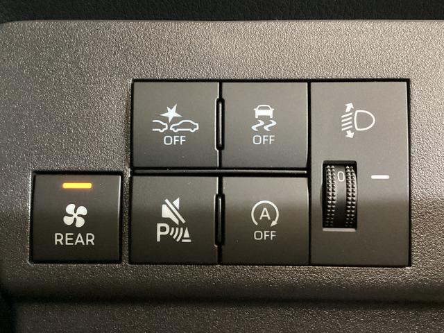 ハイゼットカーゴ デラックス 4WD CVT車 届出済未使用車 ラジオ 4WD CTV車 届出済未使用車 ラジオ アイドリングストップ 前後コーナーセンサー 両側スライドドア マニュアルエアコン オートライト ABS 運転席・助手席エアバッグ キーレスエントリー(3枚目)