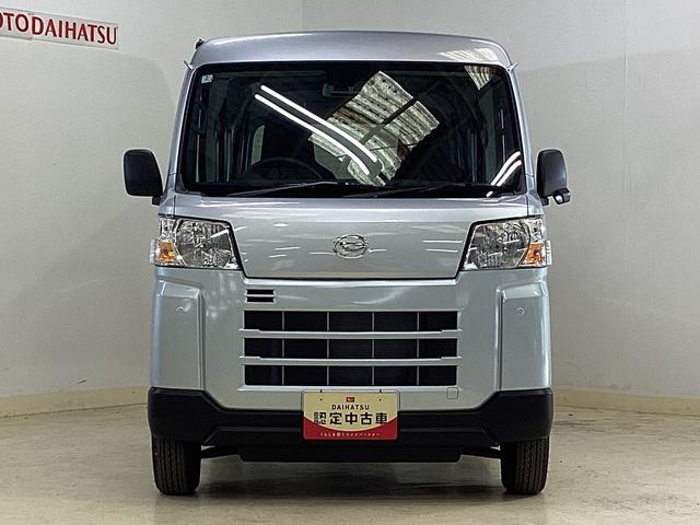 ハイゼットカーゴ デラックス 4WD CVT車 届出済未使用車 ラジオ 4WD CTV車 届出済未使用車 ラジオ アイドリングストップ 前後コーナーセンサー 両側スライドドア マニュアルエアコン オートライト ABS 運転席・助手席エアバッグ キーレスエントリー(5枚目)