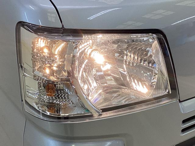 ハイゼットカーゴ デラックス 4WD CVT車 届出済未使用車 ラジオ 4WD CTV車 届出済未使用車 ラジオ アイドリングストップ 前後コーナーセンサー 両側スライドドア マニュアルエアコン オートライト ABS 運転席・助手席エアバッグ キーレスエントリー(7枚目)