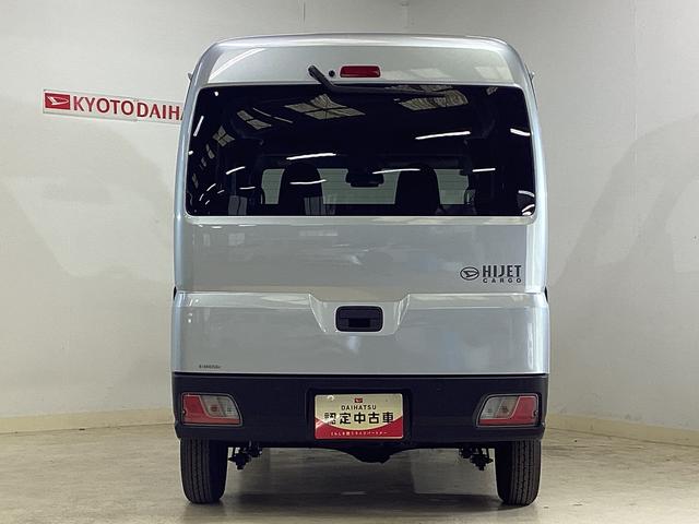 ハイゼットカーゴ デラックス 4WD CVT車 届出済未使用車 ラジオ 4WD CTV車 届出済未使用車 ラジオ アイドリングストップ 前後コーナーセンサー 両側スライドドア マニュアルエアコン オートライト ABS 運転席・助手席エアバッグ キーレスエントリー(11枚目)
