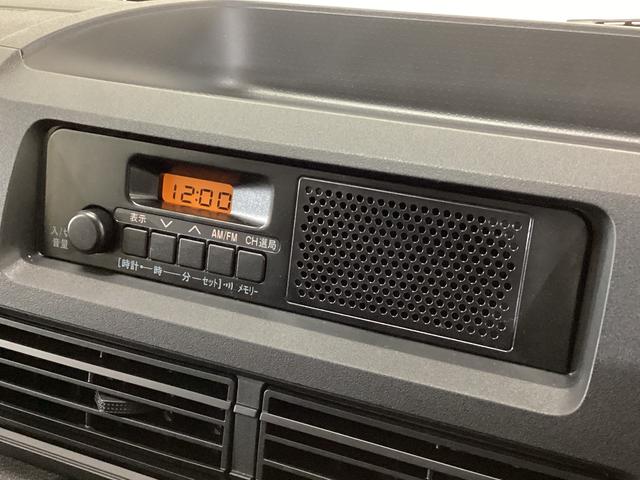 ハイゼットカーゴ デラックス 4WD CVT車 届出済未使用車 ラジオ 4WD CTV車 届出済未使用車 ラジオ アイドリングストップ 前後コーナーセンサー 両側スライドドア マニュアルエアコン オートライト ABS 運転席・助手席エアバッグ キーレスエントリー(16枚目)