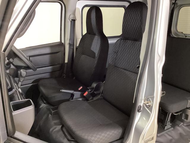 ハイゼットカーゴ デラックス 4WD CVT車 届出済未使用車 ラジオ 4WD CTV車 届出済未使用車 ラジオ アイドリングストップ 前後コーナーセンサー 両側スライドドア マニュアルエアコン オートライト ABS 運転席・助手席エアバッグ キーレスエントリー(17枚目)