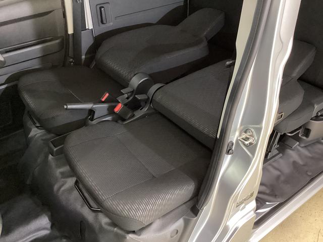 ハイゼットカーゴ デラックス 4WD CVT車 届出済未使用車 ラジオ 4WD CTV車 届出済未使用車 ラジオ アイドリングストップ 前後コーナーセンサー 両側スライドドア マニュアルエアコン オートライト ABS 運転席・助手席エアバッグ キーレスエントリー(18枚目)