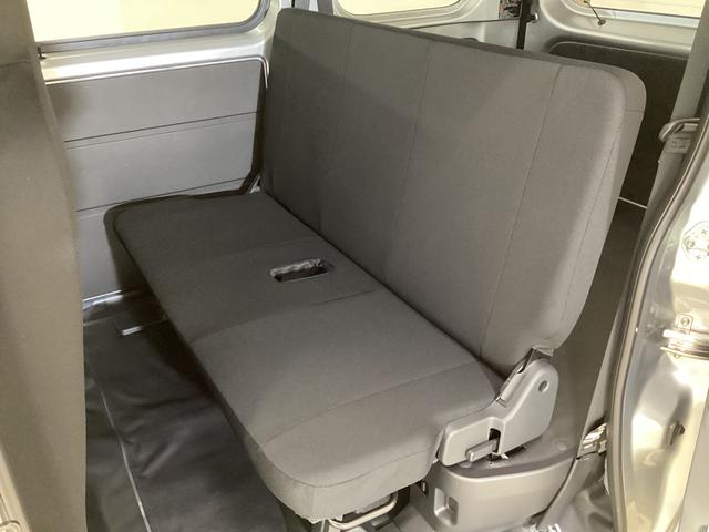 ハイゼットカーゴ デラックス 4WD CVT車 届出済未使用車 ラジオ 4WD CTV車 届出済未使用車 ラジオ アイドリングストップ 前後コーナーセンサー 両側スライドドア マニュアルエアコン オートライト ABS 運転席・助手席エアバッグ キーレスエントリー(19枚目)