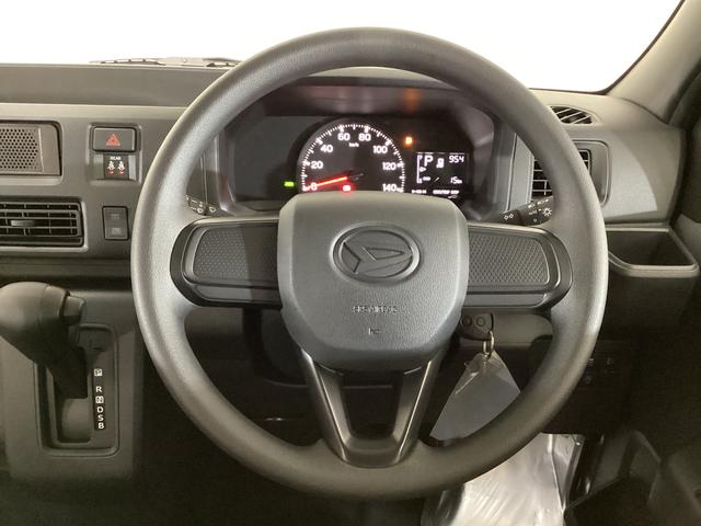 ハイゼットカーゴ デラックス 4WD CVT車 届出済未使用車 ラジオ 4WD CTV車 届出済未使用車 ラジオ アイドリングストップ 前後コーナーセンサー 両側スライドドア マニュアルエアコン オートライト ABS 運転席・助手席エアバッグ キーレスエントリー(22枚目)