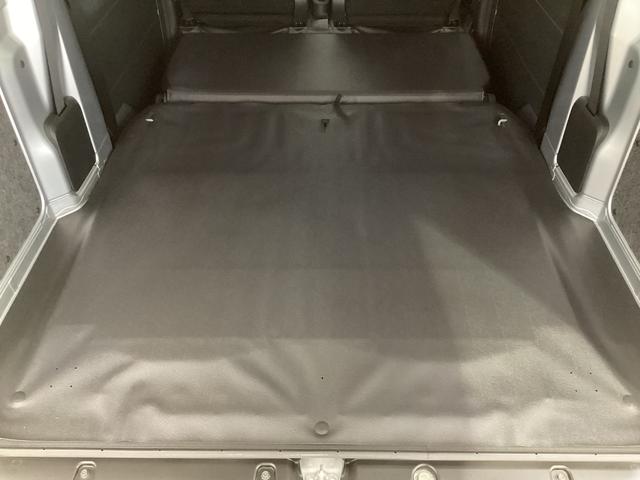 ハイゼットカーゴ デラックス 4WD CVT車 届出済未使用車 ラジオ 4WD CTV車 届出済未使用車 ラジオ アイドリングストップ 前後コーナーセンサー 両側スライドドア マニュアルエアコン オートライト ABS 運転席・助手席エアバッグ キーレスエントリー(26枚目)