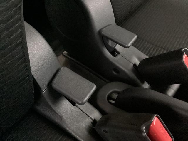 ハイゼットカーゴ デラックス 4WD CVT車 届出済未使用車 ラジオ 4WD CTV車 届出済未使用車 ラジオ アイドリングストップ 前後コーナーセンサー 両側スライドドア マニュアルエアコン オートライト ABS 運転席・助手席エアバッグ キーレスエントリー(31枚目)