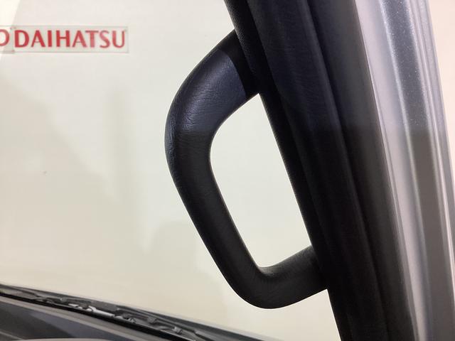 ハイゼットカーゴ デラックス 4WD CVT車 届出済未使用車 ラジオ 4WD CTV車 届出済未使用車 ラジオ アイドリングストップ 前後コーナーセンサー 両側スライドドア マニュアルエアコン オートライト ABS 運転席・助手席エアバッグ キーレスエントリー(32枚目)