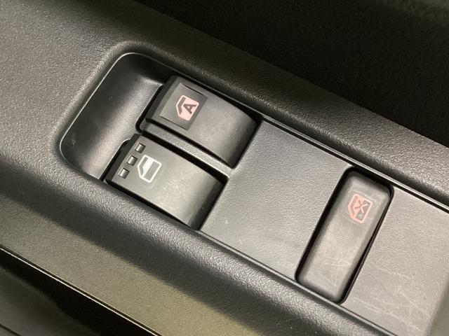 ハイゼットカーゴ デラックス 4WD CVT車 届出済未使用車 ラジオ 4WD CTV車 届出済未使用車 ラジオ アイドリングストップ 前後コーナーセンサー 両側スライドドア マニュアルエアコン オートライト ABS 運転席・助手席エアバッグ キーレスエントリー(33枚目)