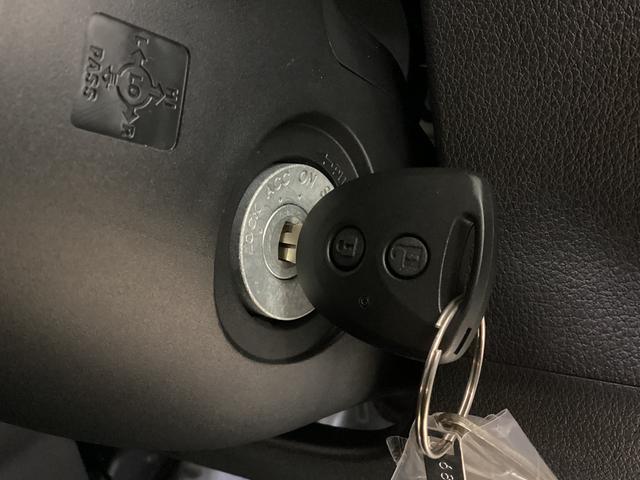 ハイゼットカーゴ デラックス 4WD CVT車 届出済未使用車 ラジオ 4WD CTV車 届出済未使用車 ラジオ アイドリングストップ 前後コーナーセンサー 両側スライドドア マニュアルエアコン オートライト ABS 運転席・助手席エアバッグ キーレスエントリー(34枚目)