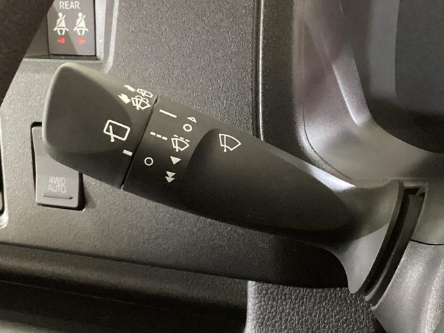 ハイゼットカーゴ デラックス 4WD CVT車 届出済未使用車 ラジオ 4WD CTV車 届出済未使用車 ラジオ アイドリングストップ 前後コーナーセンサー 両側スライドドア マニュアルエアコン オートライト ABS 運転席・助手席エアバッグ キーレスエントリー(35枚目)