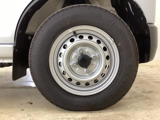 ハイゼットカーゴ デラックス 4WD CVT車 届出済未使用車 ラジオ 4WD CTV車 届出済未使用車 ラジオ アイドリングストップ 前後コーナーセンサー 両側スライドドア マニュアルエアコン オートライト ABS 運転席・助手席エアバッグ キーレスエントリー(55枚目)