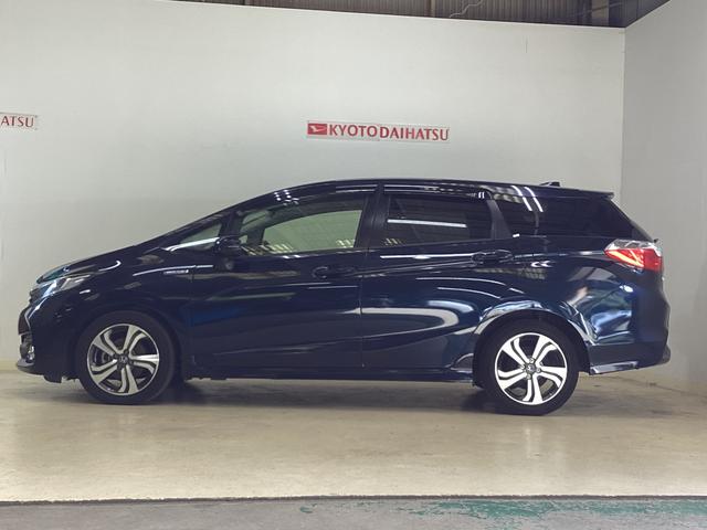 シャトル ハイブリッドＸ　ナビ　バックカメラ　ＥＴＣ　ワンセグチューナ　ナビ　バックカメラ　ＥＴＣ　ワンセグチューナ　ブルートゥース対応　クルーズコントロール　プッシュボタンエンジンスタート　オートエアコン　カーペットマット　バイザー　フォグランプ　ＬＥＤヘッドライト（13枚目）