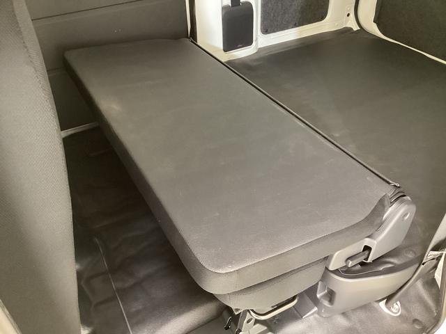 ハイゼットカーゴ DX ワンオーナー ETC ラジオ スマートアシスト ワンオーナー ETC ラジオ 両側スライドドア オートライト オートマチックハイビーム リアコーナーセンサー 横滑り防止措置 衝突被害軽減ブレーキ ドアバイザー アクセサリーソケット スマートアシスト(22枚目)