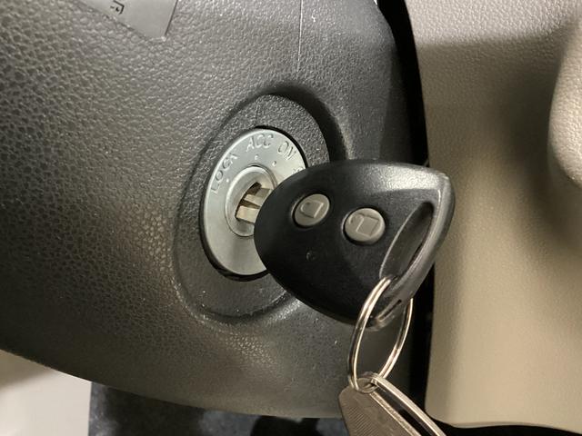 ミライース Ｘｆ　スマートセレクションＳＡ　４ＷＤ　ＣＤオーディオ　４ＷＤ　ＣＤオーディオ　ドアバイザー　横滑り防止装置　盗難防止装置　アイドリングストップ　　キーレスエントリー　ヘッドライトレべライザー　マニュアルエアコン　電動格納ミラー　アクセサリーソケット（32枚目）