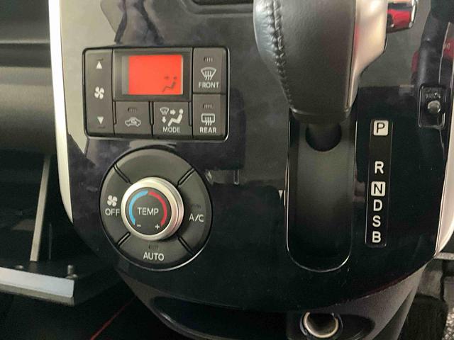 タント カスタムＲＳ　トップエディションＳＡＩＩＩ　ターボ　ナビ　スマートアシストＩＩＩ　ターボ　ナビ　バックカメラ　ＥＴＣ　フルセグチューナー　ブルートゥース対応　ＬＥＤヘッドライト　シートヒーター　両側リヤパワースライドドア　オートライト　アルミホイール　ＡＢＳ（6枚目）