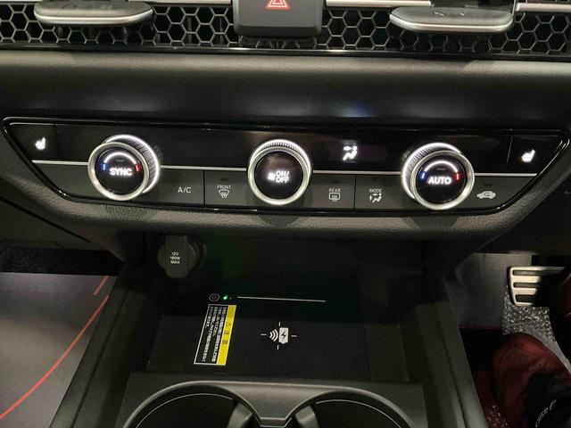ＺＲ－Ｖ ｅ：ＨＥＶ　Ｚ　ナビ　パノラマモニター　ＥＴＣ２．０　ドライブレコーダー　アルミホイール　オートライト　デュアルエアバッグ　ＡＢＳ　安全ボディ　パワーシート　ＬＥＤヘッドランプ　プッシュボタンスタート　キーフリー（7枚目）