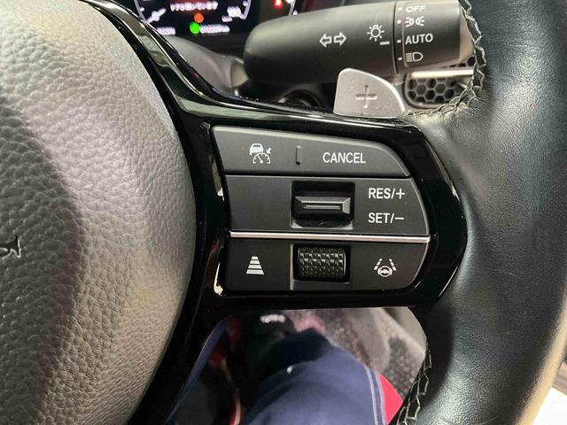 ＺＲ－Ｖ ｅ：ＨＥＶ　Ｚ　ナビ　パノラマモニター　ＥＴＣ２．０　ドライブレコーダー　アルミホイール　オートライト　デュアルエアバッグ　ＡＢＳ　安全ボディ　パワーシート　ＬＥＤヘッドランプ　プッシュボタンスタート　キーフリー（9枚目）