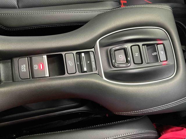 ＺＲ－Ｖ ｅ：ＨＥＶ　Ｚ　ナビ　パノラマモニター　ＥＴＣ２．０　ドライブレコーダー　アルミホイール　オートライト　デュアルエアバッグ　ＡＢＳ　安全ボディ　パワーシート　ＬＥＤヘッドランプ　プッシュボタンスタート　キーフリー（10枚目）