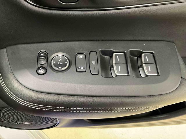 ＺＲ－Ｖ ｅ：ＨＥＶ　Ｚ　ナビ　パノラマモニター　ＥＴＣ２．０　ドライブレコーダー　アルミホイール　オートライト　デュアルエアバッグ　ＡＢＳ　安全ボディ　パワーシート　ＬＥＤヘッドランプ　プッシュボタンスタート　キーフリー（11枚目）