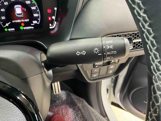 ＺＲ－Ｖ ｅ：ＨＥＶ　Ｚ　ナビ　パノラマモニター　ＥＴＣ２．０　ドライブレコーダー　アルミホイール　オートライト　デュアルエアバッグ　ＡＢＳ　安全ボディ　パワーシート　ＬＥＤヘッドランプ　プッシュボタンスタート　キーフリー（13枚目）