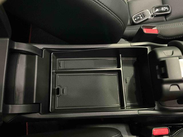 ＺＲ－Ｖ ｅ：ＨＥＶ　Ｚ　ナビ　パノラマモニター　ＥＴＣ２．０　ドライブレコーダー　アルミホイール　オートライト　デュアルエアバッグ　ＡＢＳ　安全ボディ　パワーシート　ＬＥＤヘッドランプ　プッシュボタンスタート　キーフリー（16枚目）