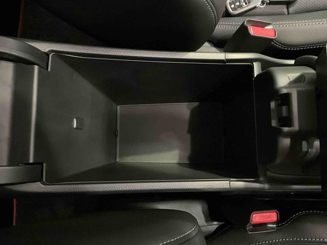 ＺＲ－Ｖ ｅ：ＨＥＶ　Ｚ　ナビ　パノラマモニター　ＥＴＣ２．０　ドライブレコーダー　アルミホイール　オートライト　デュアルエアバッグ　ＡＢＳ　安全ボディ　パワーシート　ＬＥＤヘッドランプ　プッシュボタンスタート　キーフリー（17枚目）