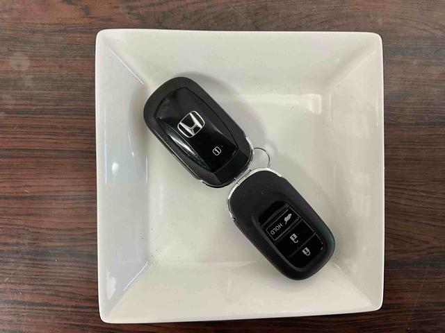 ＺＲ－Ｖ ｅ：ＨＥＶ　Ｚ　ナビ　パノラマモニター　ＥＴＣ２．０　ドライブレコーダー　アルミホイール　オートライト　デュアルエアバッグ　ＡＢＳ　安全ボディ　パワーシート　ＬＥＤヘッドランプ　プッシュボタンスタート　キーフリー（22枚目）