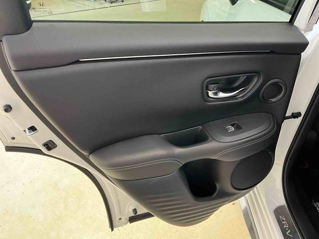 ＺＲ－Ｖ ｅ：ＨＥＶ　Ｚ　ナビ　パノラマモニター　ＥＴＣ２．０　ドライブレコーダー　アルミホイール　オートライト　デュアルエアバッグ　ＡＢＳ　安全ボディ　パワーシート　ＬＥＤヘッドランプ　プッシュボタンスタート　キーフリー（32枚目）