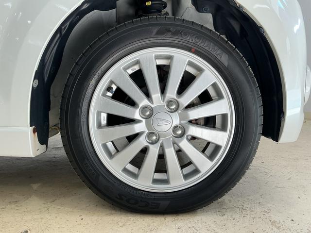 ムーヴ X VS CDチューナー キーフリーシステム アルミホイール CDチューナー キーフリーシステム アルミホイール マニュアルエアコン カーペットマット 電動格納式ドアミラー フォグランプ 運転席・助手席エアバッグ パワステ パワーウインドウ ABS ベンチシート(4枚目)