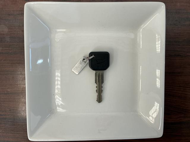 ムーヴ X VS CDチューナー キーフリーシステム アルミホイール CDチューナー キーフリーシステム アルミホイール マニュアルエアコン カーペットマット 電動格納式ドアミラー フォグランプ 運転席・助手席エアバッグ パワステ パワーウインドウ ABS ベンチシート(16枚目)