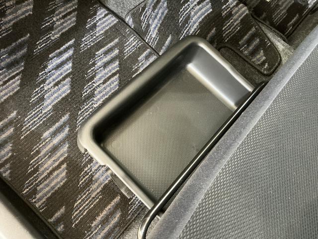 ムーヴ X VS CDチューナー キーフリーシステム アルミホイール CDチューナー キーフリーシステム アルミホイール マニュアルエアコン カーペットマット 電動格納式ドアミラー フォグランプ 運転席・助手席エアバッグ パワステ パワーウインドウ ABS ベンチシート(19枚目)