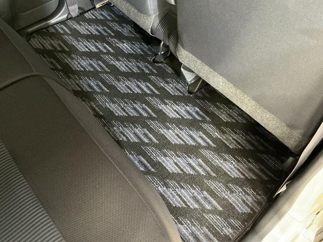 ムーヴ X VS CDチューナー キーフリーシステム アルミホイール CDチューナー キーフリーシステム アルミホイール マニュアルエアコン カーペットマット 電動格納式ドアミラー フォグランプ 運転席・助手席エアバッグ パワステ パワーウインドウ ABS ベンチシート(22枚目)