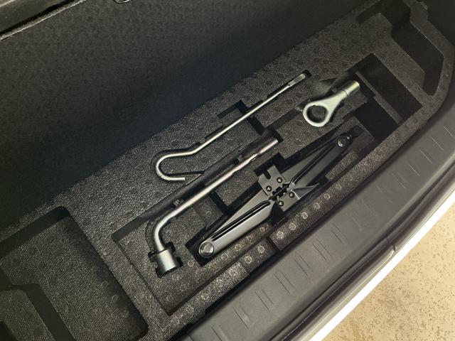 ムーヴ X VS CDチューナー キーフリーシステム アルミホイール CDチューナー キーフリーシステム アルミホイール マニュアルエアコン カーペットマット 電動格納式ドアミラー フォグランプ 運転席・助手席エアバッグ パワステ パワーウインドウ ABS ベンチシート(32枚目)