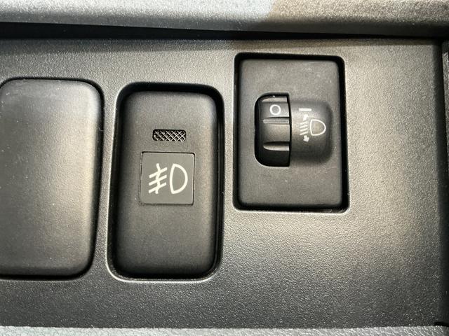 ムーヴ X VS CDチューナー キーフリーシステム アルミホイール CDチューナー キーフリーシステム アルミホイール マニュアルエアコン カーペットマット 電動格納式ドアミラー フォグランプ 運転席・助手席エアバッグ パワステ パワーウインドウ ABS ベンチシート(37枚目)