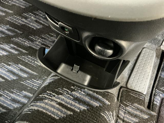 ムーヴ X VS CDチューナー キーフリーシステム アルミホイール CDチューナー キーフリーシステム アルミホイール マニュアルエアコン カーペットマット 電動格納式ドアミラー フォグランプ 運転席・助手席エアバッグ パワステ パワーウインドウ ABS ベンチシート(45枚目)