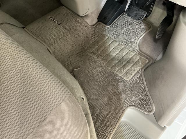 エブリイワゴン PZターボ ワンオーナー ETC バックカメラ 電動スライド ワンオーナー ETC バックカメラ 片側電動スライドドア 障害物センサー 運転席シートヒーター USBチャージャー HIDヘッドライト プッシュスタート オートライト スマートキー ドアバイザー(27枚目)