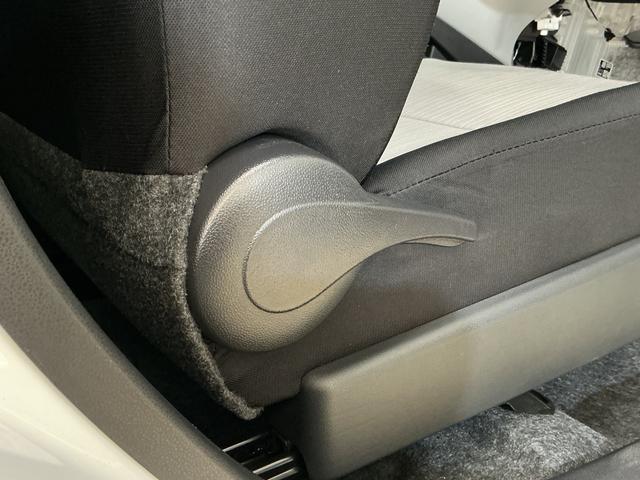 ミライース X SAIII バックカメラ 前後コーナーセンサー バックカメラ オートマチックハイビーム 前後コーナーセンサー LEDヘッドライト キーレスエントリー オートライト 盗難防止装置 横滑り防止装置 アイドリングストップ マニュアルエアコン スマアシ(31枚目)