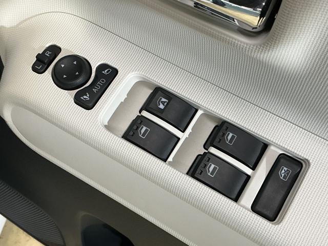 ムーヴキャンバス ストライプスＧ　ワンオーナー　バックカメラ　電動電動スライド　ワンオーナー　バックカメラ　両側電動スライドドア　前席シートヒーター　ホッとカップホルダー　前後コーナーセンサー　電子パーキング　オートブレーキホールド　オートマチックハイビーム　ＵＳＢチャージャー（40枚目）