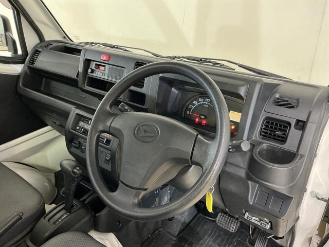 ハイゼットトラック スタンダード　切替式４ＷＤ　オートマ車　ラジオデッキ　３方開　切替式４ＷＤ　オートマ　ラジオデッキ　ＥＴＣ　３方開　ドアバイザー　ラバーマット　ヘッドライトレべライザー　マニュアルエアコン　１２Ｖ電源ソケット　スペアタイヤ　バッテリーカバー（2枚目）
