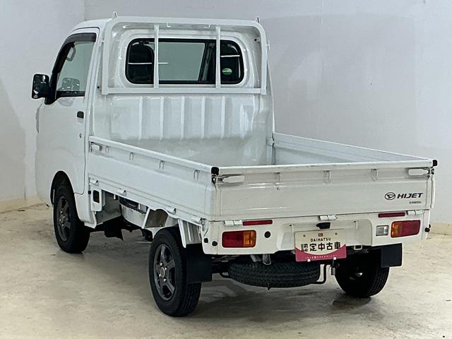ハイゼットトラック スタンダード　切替式４ＷＤ　オートマ車　ラジオデッキ　３方開　切替式４ＷＤ　オートマ　ラジオデッキ　ＥＴＣ　３方開　ドアバイザー　ラバーマット　ヘッドライトレべライザー　マニュアルエアコン　１２Ｖ電源ソケット　スペアタイヤ　バッテリーカバー（12枚目）