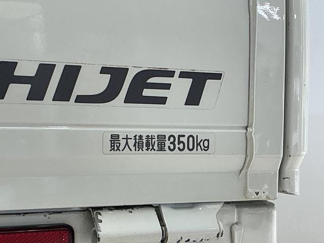 ハイゼットトラック スタンダード　切替式４ＷＤ　オートマ車　ラジオデッキ　３方開　切替式４ＷＤ　オートマ　ラジオデッキ　ＥＴＣ　３方開　ドアバイザー　ラバーマット　ヘッドライトレべライザー　マニュアルエアコン　１２Ｖ電源ソケット　スペアタイヤ　バッテリーカバー（13枚目）