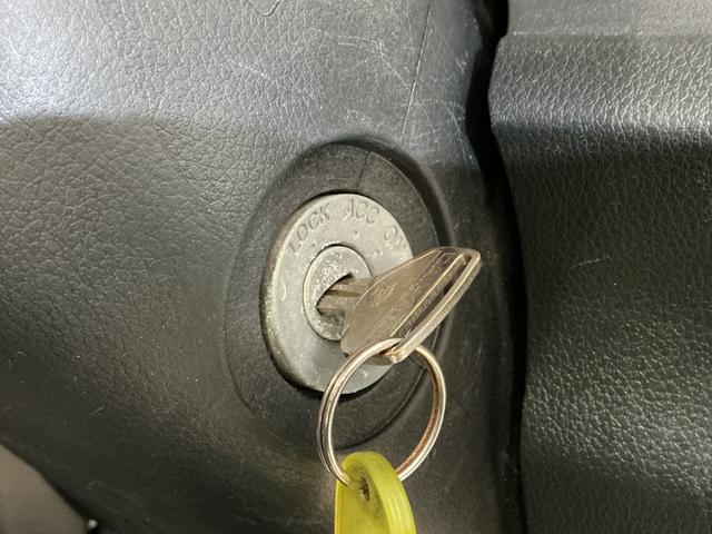 ハイゼットトラック スタンダード　切替式４ＷＤ　オートマ車　ラジオデッキ　３方開　切替式４ＷＤ　オートマ　ラジオデッキ　ＥＴＣ　３方開　ドアバイザー　ラバーマット　ヘッドライトレべライザー　マニュアルエアコン　１２Ｖ電源ソケット　スペアタイヤ　バッテリーカバー（32枚目）