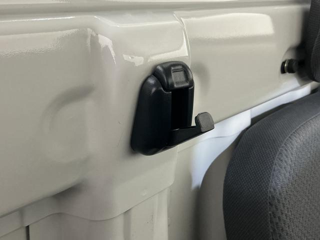 ハイゼットトラック スタンダード　切替式４ＷＤ　オートマ車　ラジオデッキ　３方開　切替式４ＷＤ　オートマ　ラジオデッキ　ＥＴＣ　３方開　ドアバイザー　ラバーマット　ヘッドライトレべライザー　マニュアルエアコン　１２Ｖ電源ソケット　スペアタイヤ　バッテリーカバー（37枚目）