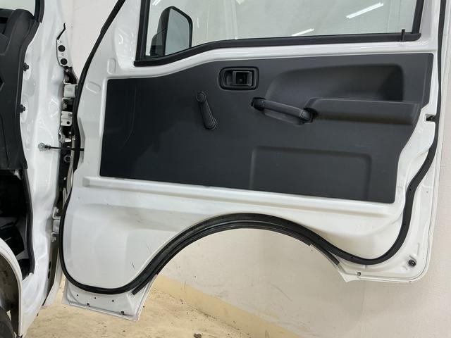 ハイゼットトラック スタンダード　切替式４ＷＤ　オートマ車　ラジオデッキ　３方開　切替式４ＷＤ　オートマ　ラジオデッキ　ＥＴＣ　３方開　ドアバイザー　ラバーマット　ヘッドライトレべライザー　マニュアルエアコン　１２Ｖ電源ソケット　スペアタイヤ　バッテリーカバー（49枚目）