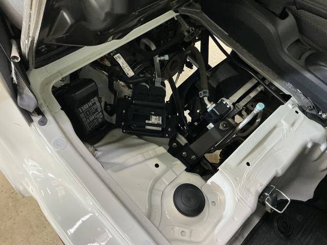 ハイゼットトラック スタンダード　切替式４ＷＤ　オートマ車　ラジオデッキ　３方開　切替式４ＷＤ　オートマ　ラジオデッキ　ＥＴＣ　３方開　ドアバイザー　ラバーマット　ヘッドライトレべライザー　マニュアルエアコン　１２Ｖ電源ソケット　スペアタイヤ　バッテリーカバー（52枚目）